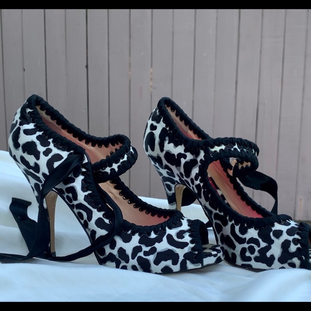 COW PRINT HEELS